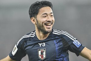 ｢玖生いるー！｣｢合流してんのか｣日本代表の菅原由勢＆松木玖生の“肩組み”新コンビ結成映像にファン興奮！｢共演楽しみ｣｢菅原さんがいてくれて心強い｣の声の画像