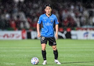 「こんなガッツポーズ試合で見たことないぞ笑」川崎Fのボーリング大会で「大島僚太が歓喜のガッツポーズ」！ 大島、車屋紳太郎、橘田健人ら8人で争った年の瀬の「個人戦」の画像