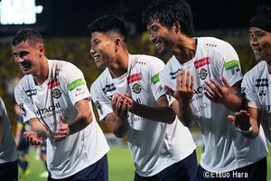 井原正巳監督と四方田修平監督が明暗を分けた1戦――2連勝の柏と降格スレスレの横浜FC【横浜FCvs柏レイソル】原悦生PHOTOギャラリー「サッカー遠近」の画像