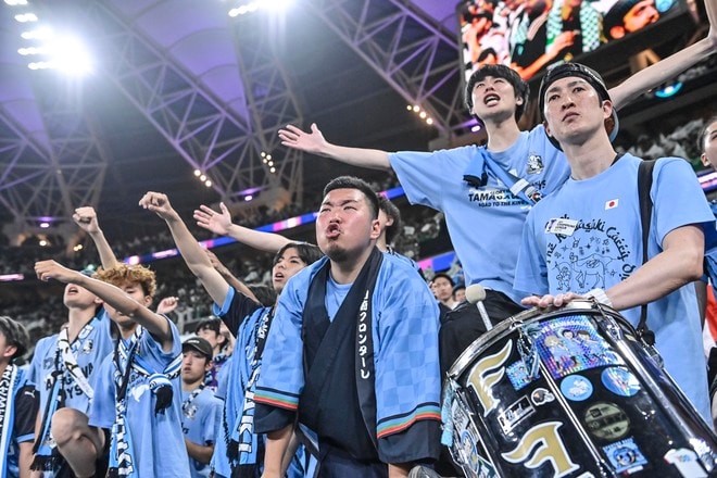 【サポーターアルバム】ACLE決勝で敗退した川崎サポーターの涙の姿……試合後、現地で感情を爆発させたサポーター写真51枚「アル・アハリー川崎フロンターレ」の画像044