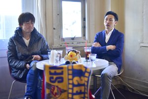 渡邉晋（右）と岩本輝雄　撮影：中地拓也