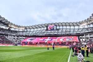 「メガネ可愛い姿にキュン」テレ朝の人気女子アナがカシマスタジアムで眼鏡姿を披露し「こういう雰囲気の紬さんも好き」とファン絶賛！「次は日産に行きたいです〜」とも投稿の画像