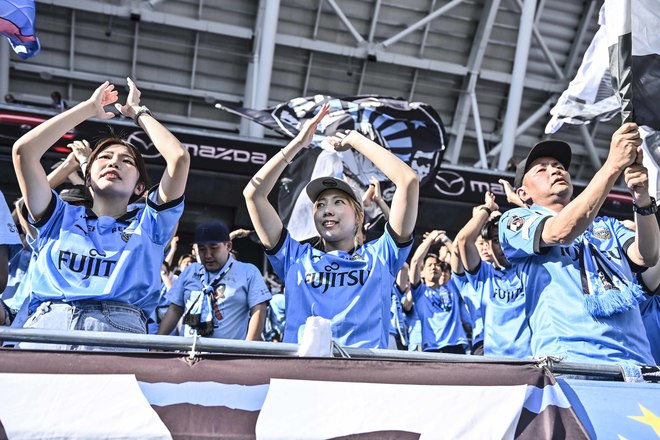 【サポーターアルバム】敵地で勝利を掴んだ川崎フロンターレのサポーター写真75枚！ 圧巻の応援で勝ち越し導く「サンフレッチェ広島ー川崎フロンターレ」の画像031
