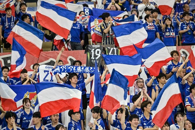 【サポーターアルバム】「横浜F・マリノス―アル・ナスル」サウジアラビア・ジェッダに約700人駆け付け、チームに声援送る！ 現地撮影66枚のサポーターPhotoの画像022