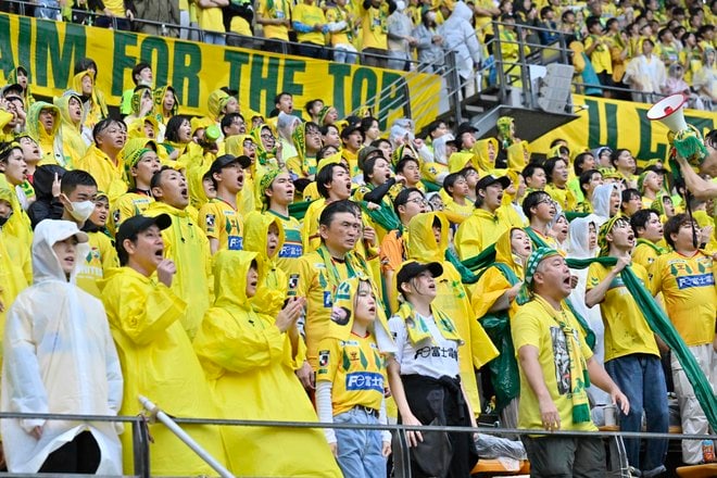 【千葉サポーターアルバム】雨の中で首位堅持のチームを後押しした「ジェフユナイテッド千葉のサポーター写真99枚」！ ゴール裏の熱狂ショット「ジェフユナイテッド千葉ーベガルタ仙台」の画像014