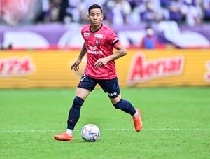 【J2「頂上バトル第2弾!!」】7位・ヴァンフォーレ甲府は鹿島アントラーズMF、実績十分ブラジル人FWを獲得！4位・東京ヴェルディも6位V・ファーレン長崎も続々補強…2位・ジュビロ磐田は負けられない上位対決!!熾烈な「J1昇格争い」【戸塚啓のJ2のミカタ】(2)の画像