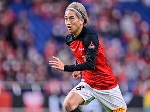 「何とか逆転してくれ！」浦和MF小泉佳穂がベンチから祈っていたチームの勝利。「プロフェッショナル」として、次戦に向けた心構え明かすの画像