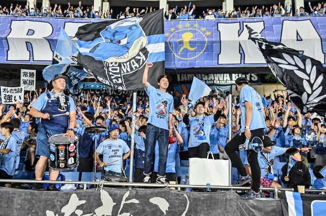 【サポーターアルバム】水曜開催の横浜FC戦に2万人が駆け付けた川崎フロンターレのサポーター写真47枚！ 勝利後の笑顔ショット「川崎フロンターレー横浜FC」の画像029