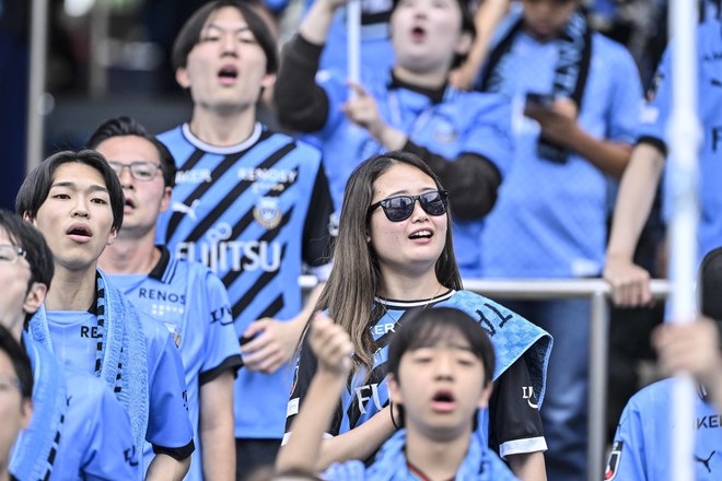 【サポーターアルバム(3)】G大阪戦での観客席＆入場時の川崎フロンターレのサポーター写真77枚！選手と手をつないだ子どもたちなど現地写真「川崎フロンターレーガンバ大阪(3)」の画像052