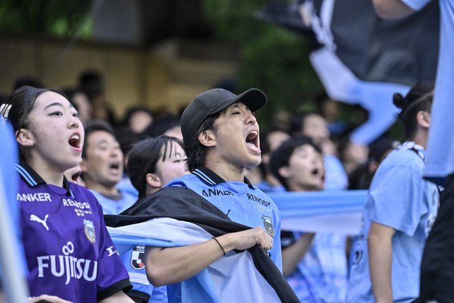 【サポーターアルバム】平日のナイトゲームに2万302人が来場！ 熱すぎる川崎フロンターレのサポーターの試合前の写真71枚！「川崎フロンターレー浦和レッズ」の画像017