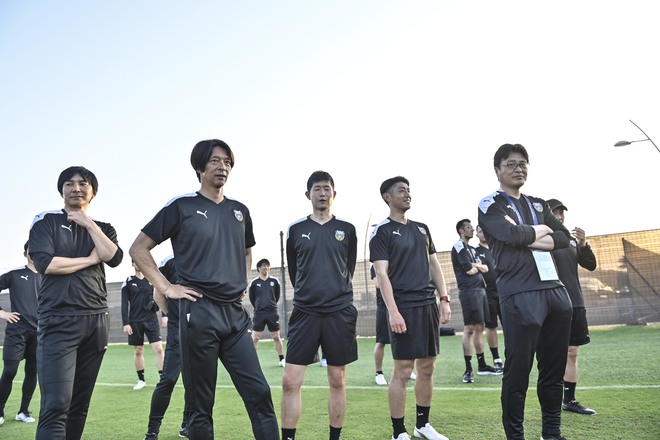 【川崎フロンターレアルバム】サウジアラビア到着翌日4月23日のジェッダ市内での「コーチングスタッフ＆クラブスタッフ写真」と「選手と子どもたちの交流写真」合計98枚！の画像027