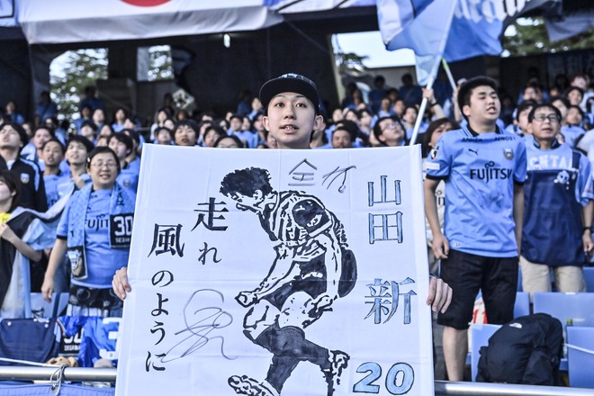 【サポーターアルバム】平日ナイターの試合前から駆け付けた川崎フロンターレのサポーター写真84枚！ 夕日に照らされながらの等々力ショット「川崎フロンターレー横浜FC」の画像077