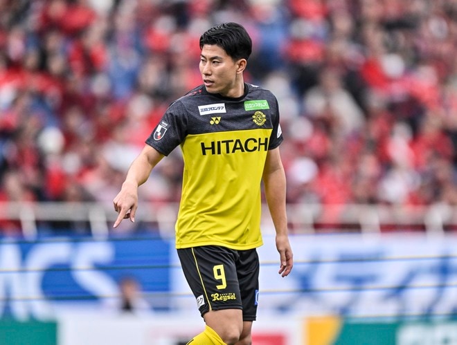 木下康介・垣田裕暉の２トップに古巣対決となった小泉佳穂が先発。前半2得点でアウェイで快勝飾る【試合アルバム】「浦和レッズ―柏レイソル」の画像016