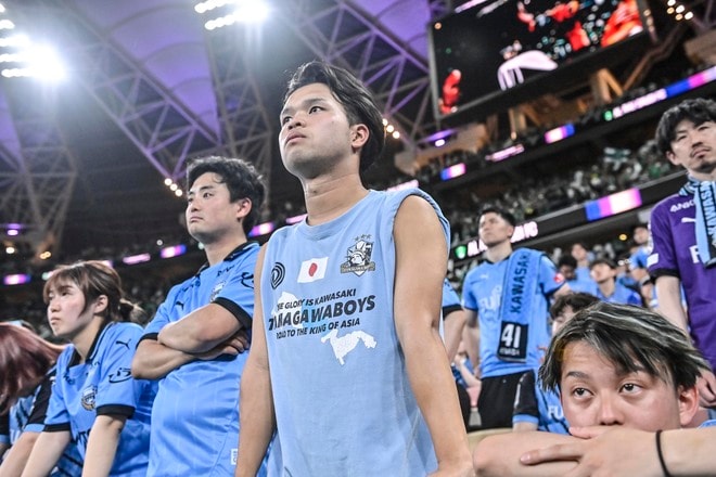 【サポーターアルバム】ACLE決勝で敗退した川崎サポーターの涙の姿……試合後、現地で感情を爆発させたサポーター写真51枚「アル・アハリー川崎フロンターレ」の画像029