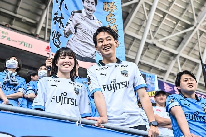 【サポーターアルバム】敵地で勝利を掴んだ川崎フロンターレのサポーター写真75枚！ 圧巻の応援で勝ち越し導く「サンフレッチェ広島ー川崎フロンターレ」の画像043