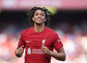 【動画】「素晴らしい眺め」リバプール右SBアレクサンダー・アーノルドの圧巻ゴラッソを「ピッチアングル」で! 「9-0快勝」を彩るスーパーミドルの画像