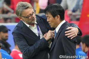 トルシエ＆ザック歓喜！日本代表のイングランド撃破、聖地ウェンブリーでの“歴代監督集結”セルフィーに反響｢エモすぎて涙が…｣の画像