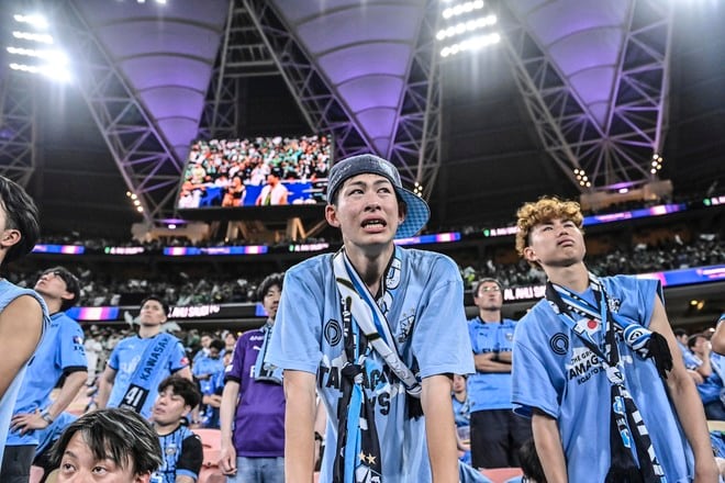 【サポーターアルバム】ACLE決勝で敗退した川崎サポーターの涙の姿……試合後、現地で感情を爆発させたサポーター写真51枚「アル・アハリー川崎フロンターレ」の画像027
