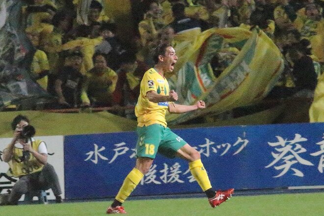 「元日本代表」千葉MFがタクト!「水戸の佐野海舟」が躍動!「意識の差」が勝敗を分けた激しくもフェアな一戦【水戸VS千葉「最高の名勝負」が示した日本代表「ラウンド16突破」のカギ】(1)の画像