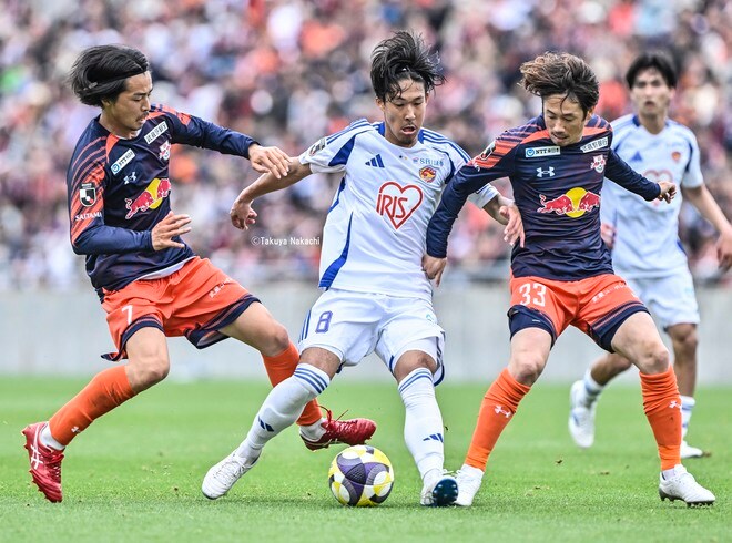 J2仙台が大宮に3失点完敗も、試合後、サポーターが大きすぎる声援でチームを鼓舞。真瀬拓海は「完敗してブーイングされてもおかしくない状況だと思うんですけど……」と次戦の勝利誓うの画像001