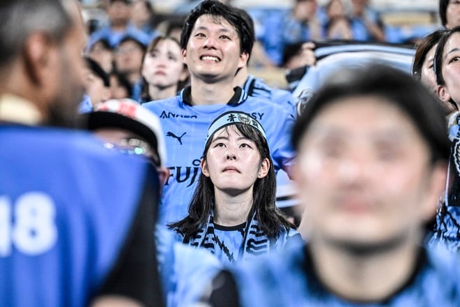 【サポーターアルバム】ACLE決勝で敗退した川崎サポーターの涙の姿……試合後、現地で感情を爆発させたサポーター写真51枚「アル・アハリー川崎フロンターレ」の画像014