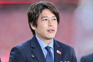 「シャルケ組と南野で写真を撮ってる」内田篤人氏が渡仏＆ドラゴンボール土産で“胸熱”再会ショットが実現！「楽しげな写真」「内田さんもタキも嬉しそう」の声の画像