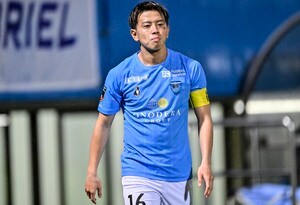 「こんな写真見たら感激いっぱいです‼️」川崎フロンターレの選手が横浜FCのJ1昇格を祝う「絆で結ばれた3ショット」にファンが感動のコメント！ 「チームが別になっても仲間」のコメントともに公開した画像の画像