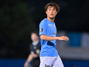 「あまりにも良過ぎて語彙力失った」J1横浜FCの「得点王の起用ポスター」に絶賛の声が続々！ エースFWが大きく配されたデザインに「このポスター売りません?」の画像