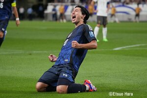 ｢ダイレクトの神｣日本代表MF南野拓実が華麗スライディングボレー弾で初ゴール！ アヤックス相手に｢駆け引きで勝負有り｣｢赤白モナコかと思ったやん｣の声の画像