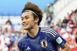｢やだ！可愛すぎて無理！｣｢神夫婦｣サッカー日本代表FWのハワイ満喫“愛妻ツーショット”にファン興奮！｢奥さんと仲良くて綺世さんかわいくて、ニマニマしちゃいます｣の声の画像