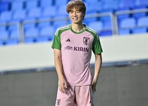 「国宝級イケメンランキングNo·1♡」サッカー日本代表・板倉滉がファッション誌『Safari』での「総額約100万円の大人コーデ姿」披露！ オシャレについて「サイズ感で個性を楽しむ」と説明の画像