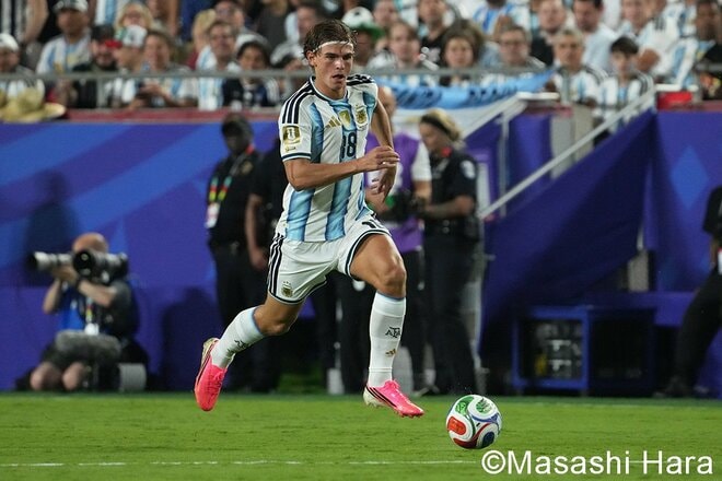 ｢神｣の初となる圧巻ハット！王者アルゼンチン代表のW杯初戦“メッシ劇場”を現地写真で振り返る！メッシが3ゴールで歓喜！【アルゼンチン代表vsアルジェリア代表】激闘PHOTOギャラリーの画像009