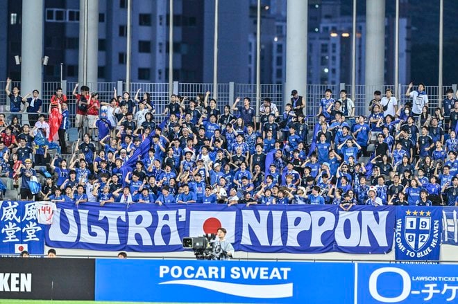 【サポーターアルバム】サッカー日本代表の韓国戦勝利を支えたサポーター写真95枚！ 韓国・龍仁に駆け付けた熱い声援ショット「日本代表ー韓国代表」の画像097
