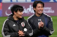 「スーツ姿の鎌田大地まだ味する」サッカー日本代表MFのFA杯優勝“1人だけスーツ事件”の舞台裏動画が話題「ガチでおもしろい」「高度なコラじゃないことが証明された」の声の画像