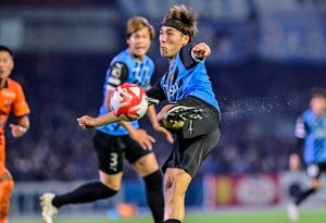 「積極的に打ったら、なんか起きた！」川崎・遠野が執念で決めたゴールが、大量得点を呼び込んだ！ 枠に行かずとも決めたシュートに称賛の声続々の画像