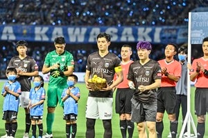「憲剛すげえwww」「オカザイル並じゃん笑」FRO中村憲剛氏とLDHが川崎フロンターレ―サガン鳥栖のハーフタイムを席巻！「衝撃キレキレY.M.C.A.」に川崎の強さの理由あり！の画像