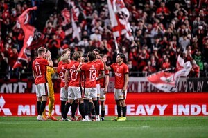 「最強のレッズサポですね」27歳WEリーガーの浦和“ガチサポ活”スタイルでの埼スタ観戦ショットに反響！「お似合いです」「コッソリベンチ入りして下さい」の声の画像