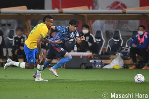 【日本代表】「三笘薫はブラジルを意識しすぎていた」「失点のきっかけとなった堂安律のプレー」【「最強ブラジル代表戦」後の激論】(3)の画像