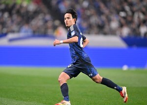 「ファンシーカラーだな」「かわいい！」芸術的トラップ披露の久保建英の新スパイクにファン注目！「新作スパイクを履いてスーパートラップを当たり前にやってのける」の声の画像