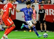「谷口ズバ抜けて別格」サッカー日本代表選手たちがネクタイ結びに悪戦苦闘!「料理人の雰囲気ある笑」などピッチ外でもキャラクターを存分に披露の画像