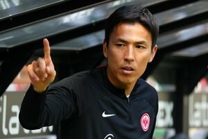 ｢やっぱりイケメン｣｢40歳に思えない｣ボルシアMG板倉滉との新旧｢日本代表｣対決に期待も今季引退【フランクフルト長谷部誠】｢ピッチでの雄姿｣と｢最終節の出場｣の画像