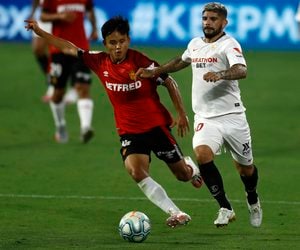 久保建英とクーペルの写真…マジョルカに残した「エフェクト・タケ」の画像