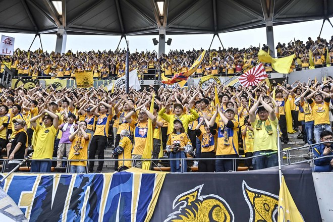 【仙台サポーターアルバム(2)】雨の試合に2000人！ 現地撮影した「ベガルタ仙台のサポーター写真99枚」！「ジェフユナイテッド千葉ーベガルタ仙台」の画像007