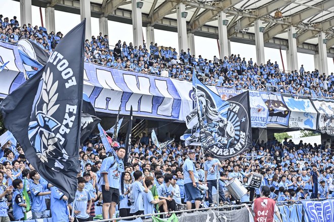 【サポーターアルバム】完封勝利後に笑顔＆万歳見せた「川崎フロンターレの試合後のサポーター写真83枚」！ ホーム連勝を熱狂的サポート「川崎フロンターレーセレッソ大阪」の画像051