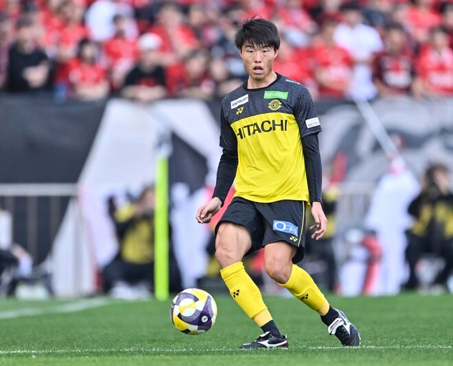 木下康介・垣田裕暉の２トップに古巣対決となった小泉佳穂が先発。前半2得点でアウェイで快勝飾る【試合アルバム】「浦和レッズ―柏レイソル」の画像001
