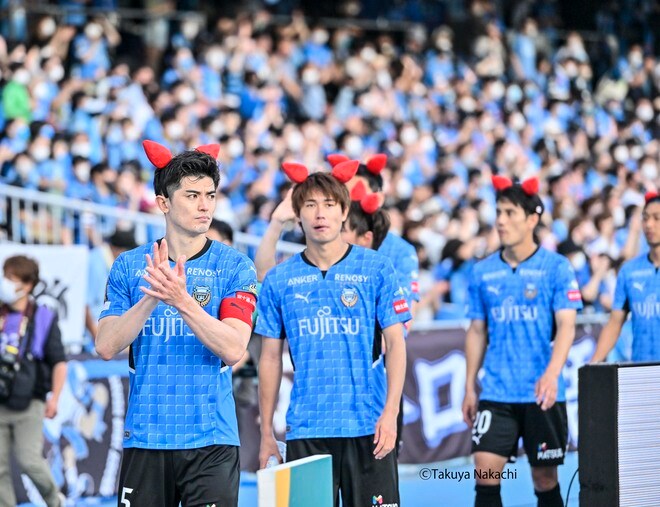 「かわいい」と「尊い」が渋滞！ 川崎の選手が試合後に披露した「献血カチューシャ姿」!!“若きドリブラー”がSNSで注目の的にの画像003