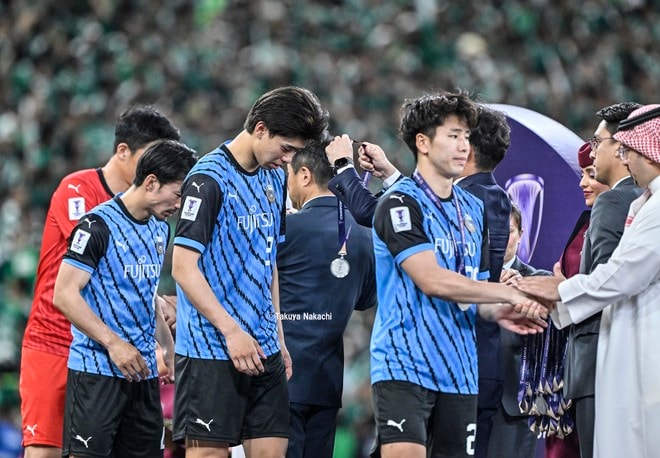 【川崎フロンターレアルバム】ACLE決勝での高井幸大の写真41枚！ フル出場も敗れ、試合後には涙を見るなど悔しさを露わに「アル・アハリー川崎フロンターレ」の画像028