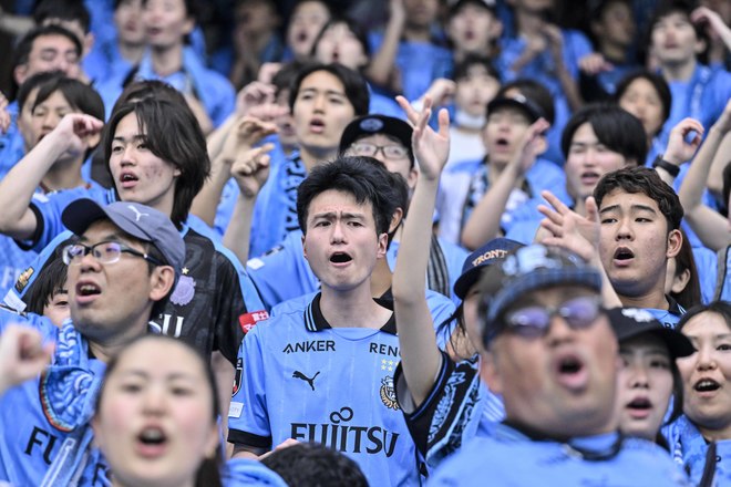 【サポーターアルバム】完封勝利後に笑顔＆万歳見せた「川崎フロンターレの試合後のサポーター写真83枚」！ ホーム連勝を熱狂的サポート「川崎フロンターレーセレッソ大阪」の画像028
