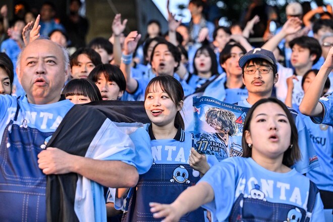 【サポーターアルバム】平日ナイターの試合前から駆け付けた川崎フロンターレのサポーター写真84枚！ 夕日に照らされながらの等々力ショット「川崎フロンターレー横浜FC」の画像024