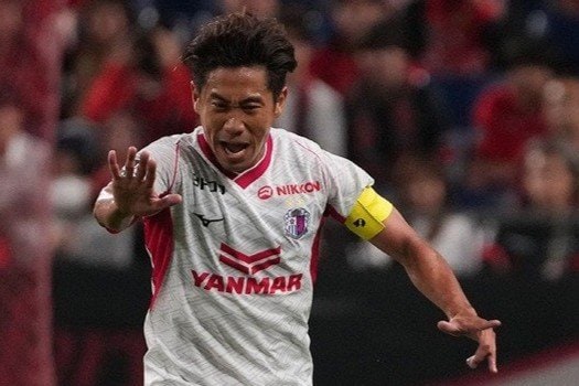 うっまw｣｢軌道がヤバすぎる！｣元日本代表MF香川真司の美しい神技